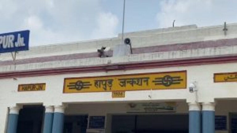 UP चुनाव: कोरोना का शिकार बना था हापुड़ का ये गांव, 2022 में BJP पर भारी न पड़ जाए ये मुद्दा UP Tak