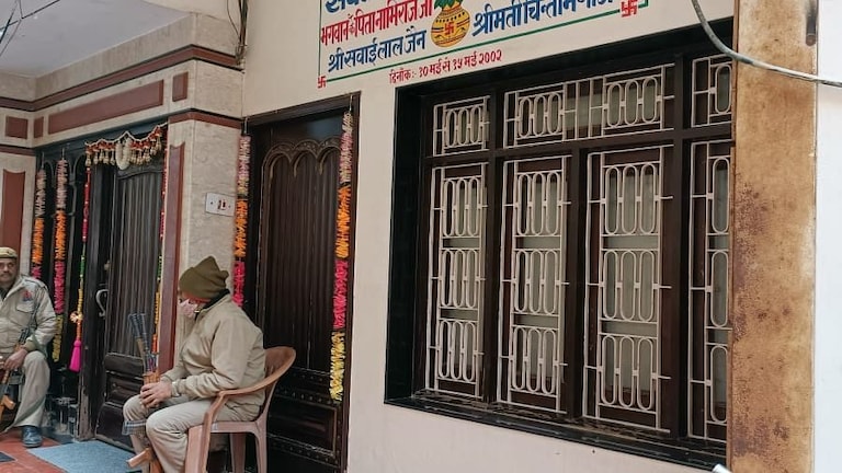 SP एमएलसी पम्पी जैन सहित अन्य इत्र कारोबारियों पर छापा, यूपी से लेकर दिल्ली-मुंबई तक ऐक्शन UP Tak