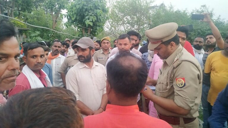 लाईनमैन के ट्रांसफर के लिए JE ने उसकी पत्नी को लेकर रखी शर्मनाक शर्त? आहत होकर की खुदकुशी UP Tak