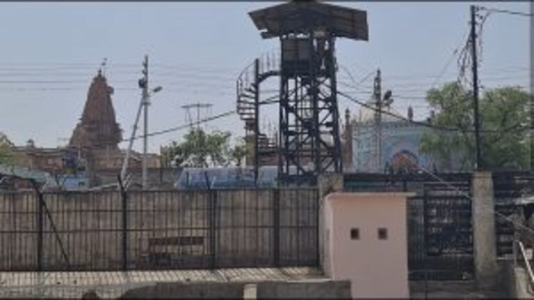 मथुरा: श्री कृष्ण जन्मभूमि के लाउडस्पीकर की आवाज हुई कम पर ईदगाह का क्या हुआ? यहां जानिए UpTak