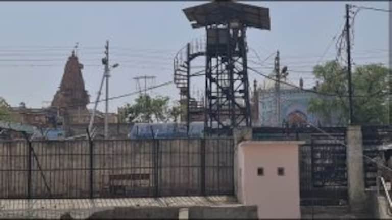 मथुरा: श्री कृष्ण जन्मभूमि के लाउडस्पीकर की आवाज हुई कम पर ईदगाह का क्या हुआ? यहां जानिए UpTak