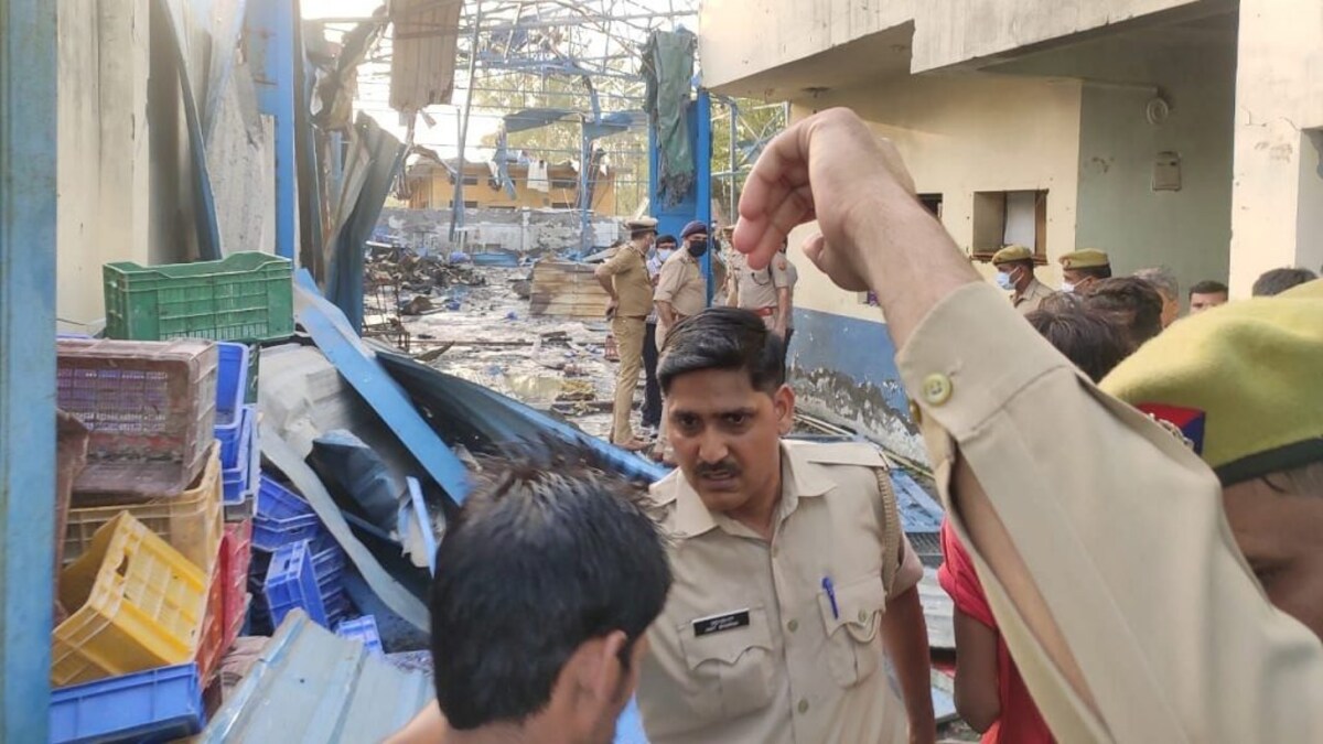 हापुड़: मृतकों की संख्या बढ़कर हुई 13, आखिर इंडस्ट्रियल एरिया में कब बनेगा फायर स्टेशन? UP Tak