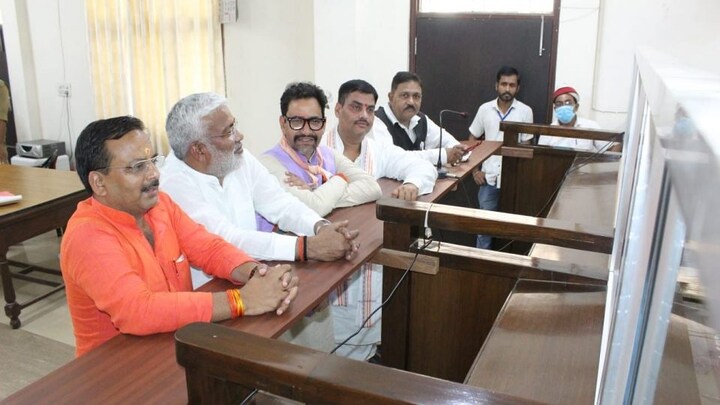 आजमगढ़ उपचुनाव: BJP के लोकसभा प्रत्याशी दिनेश लाल यादव ‘निरहुआ’ ने नामांकन पत्र दाखिल किया UP Tak