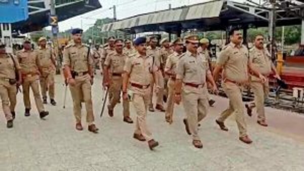 अग्निपथ योजना को लेकर युवाओं का रेलवे ट्रैक पर ‘तांडव’, कई ट्रेन प्रभावित, यात्री परेशान UP Tak