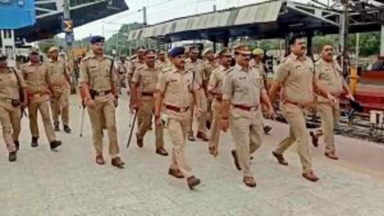 अग्निपथ योजना को लेकर युवाओं का रेलवे ट्रैक पर ‘तांडव’, कई ट्रेन प्रभावित, यात्री परेशान UP Tak
