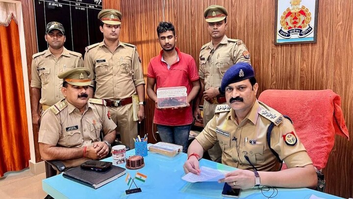 चंदौली: सोशल मीडिया पर तमंचे के साथ फोटो डाल युवक बना रहा था भौकाल, पुलिस ने यूं धर दबोचा UP Tak