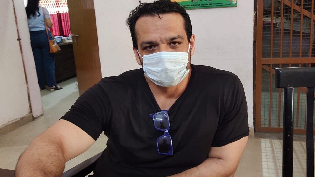 जन्मदिन पर भीड़ जुटाना यूट्यूबर गौरव तनेजा को पड़ा भारी, नोएडा पुलिस ने किया गिरफ्तार UP Tak