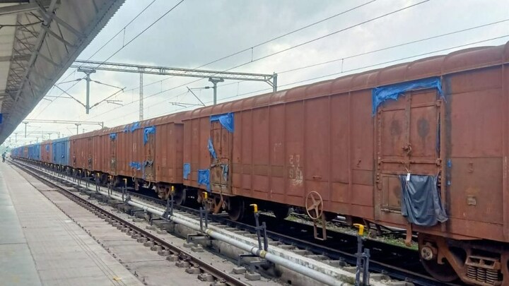 बरेली: मालगाड़ी के इंजन में फंसा मिला महिला का सिर कटा शव, मचा हड़कंप, जानें पूरा मामला UP Tak