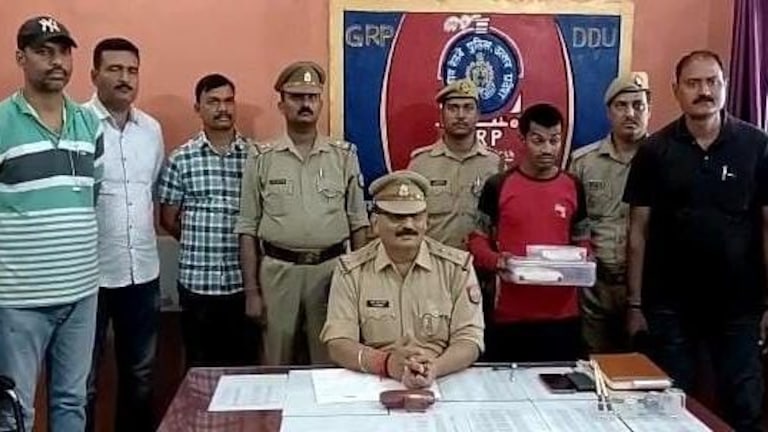 चंदौली: 70 लाख रुपये की हेरोइन ले जा रहा था युवक, प्लेटफॉर्म पर GRP ने यूं किया गिरफ्तार UP Tak