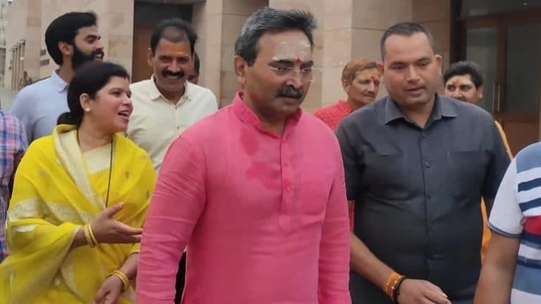 माफिया बृजेश सिंह कोर्ट में हुए पेश, लेकिन कोर्ट ने सुनवाई से खुद को कर लिया अलग UpTak