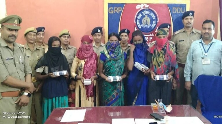 ट्रेन में घुलने-मिलने के बाद साफ कर देती थीं लोगों का सामान, महिला चोरों का गैंग पकड़ा गया UP Tak