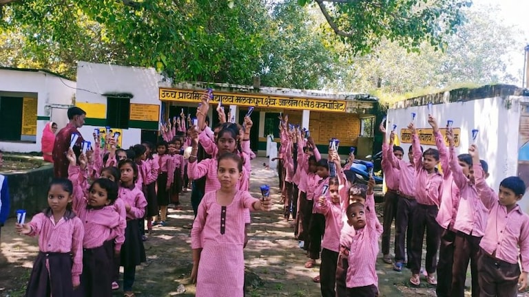 UP में स्कूली छात्रों के लिए अब योग अनिवार्य! 100 करोड़ के फंड से सरकार ने बनाया ये प्लान UP Tak