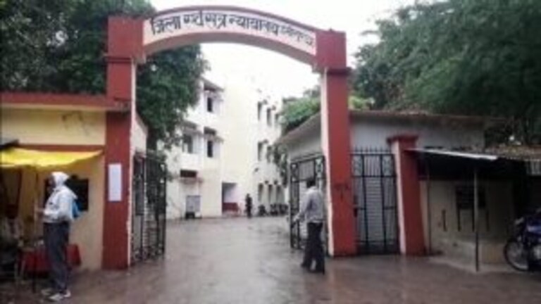 हमीरपुर: 28 साल पुराने दोहरे हत्याकांड में कोर्ट ने 17 लोगों को सुनाई आजीवन कारावास की सजा UP Tak