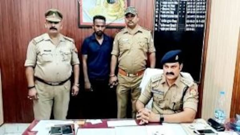 चंदौली: शादी का दबाव बना रहा था, प्रेमिका ने मार दिया थप्पड़, लव स्टोरी का हुआ ट्रैजिक एंड UP Tak