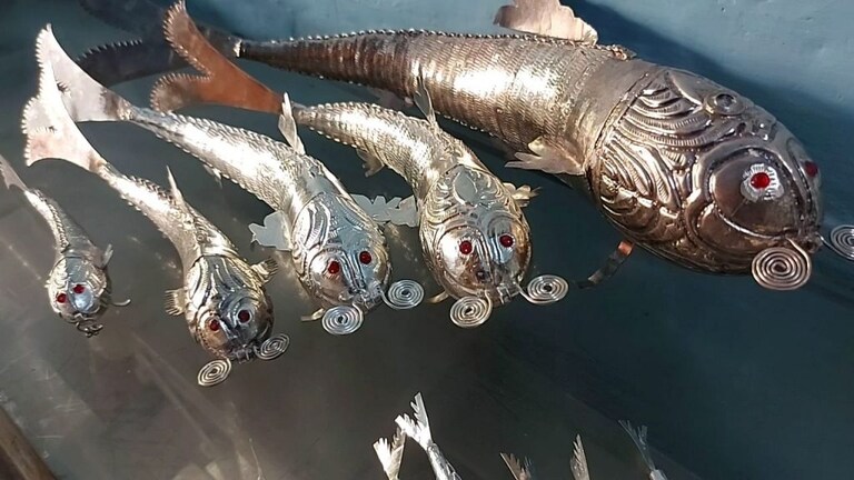 बुंदेलखंड में चांदी की मछली के बिना नहीं होती दिवाली पूजा, हमीरपुर में सिर्फ यहां बनती हैं UP Tak