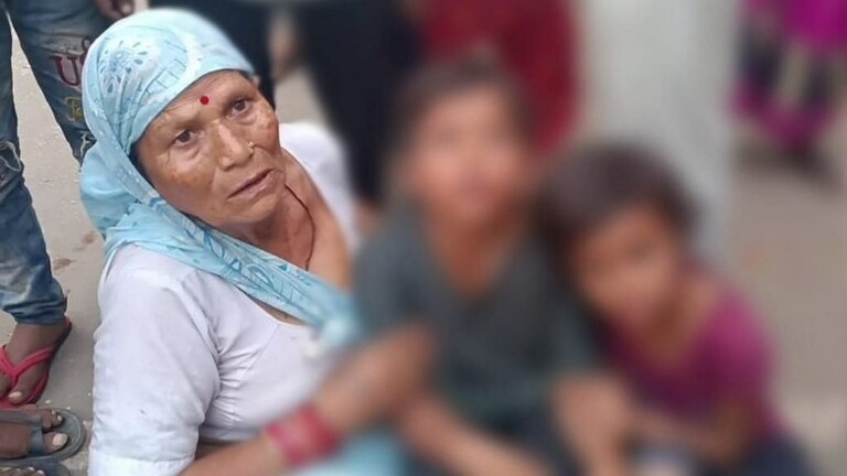 बांदा: तलवार के दम पर बाइक से ले जा रहा था बच्चा? भीड़ ने कर दी धुनाई, जानिए पूरा मामला UP Tak