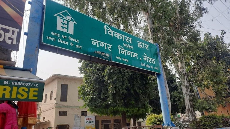 हिंदू महासभा ने कहा- मेयर का चुनाव जीतने पर मेरठ का नाम बदलकर किया जाएगा नाथूराम गोडसे नगर UP Tak