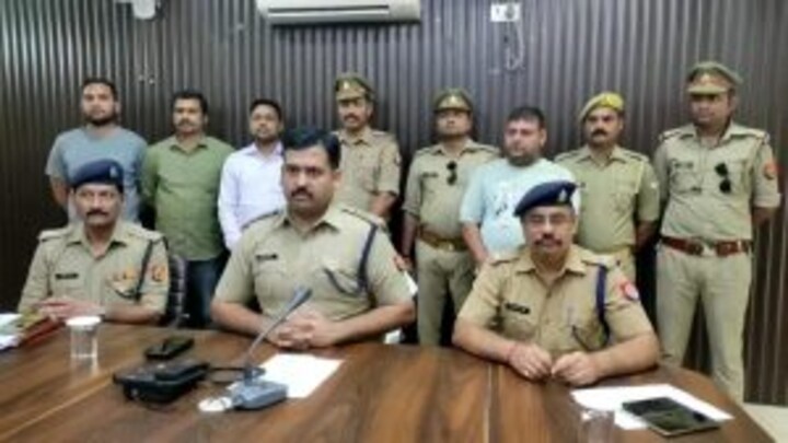 तस्करों की चालाकी पर भारी पड़ी चंदौली पुलिस की सतर्कता! ₹50 लाख की अवैध शराब यूं की जब्त UP Tak