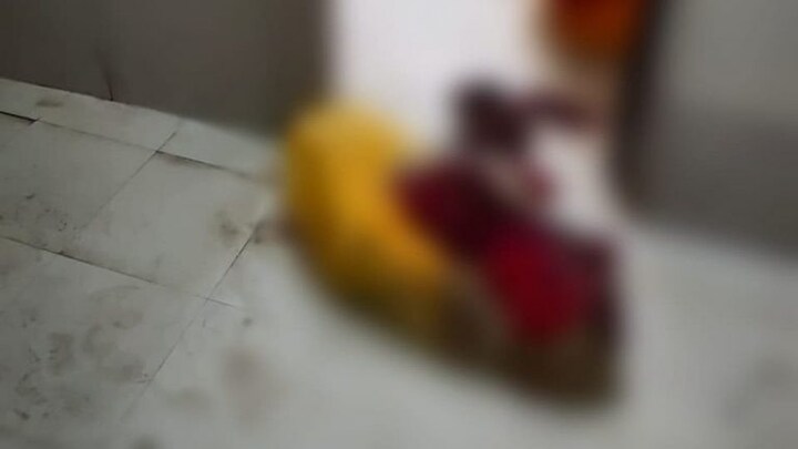 महराजगंज: अस्पताल के डस्टबिन में था शिशु का शव, कुत्ता मुंह में दबोच कर बाहर निकाल लाया! UP Tak