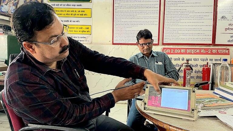 घने कोहरे में ट्रेनों को चलाने में मदद करती है यह डिवाइस, जानिए कैसे काम करता है ये UPTak
