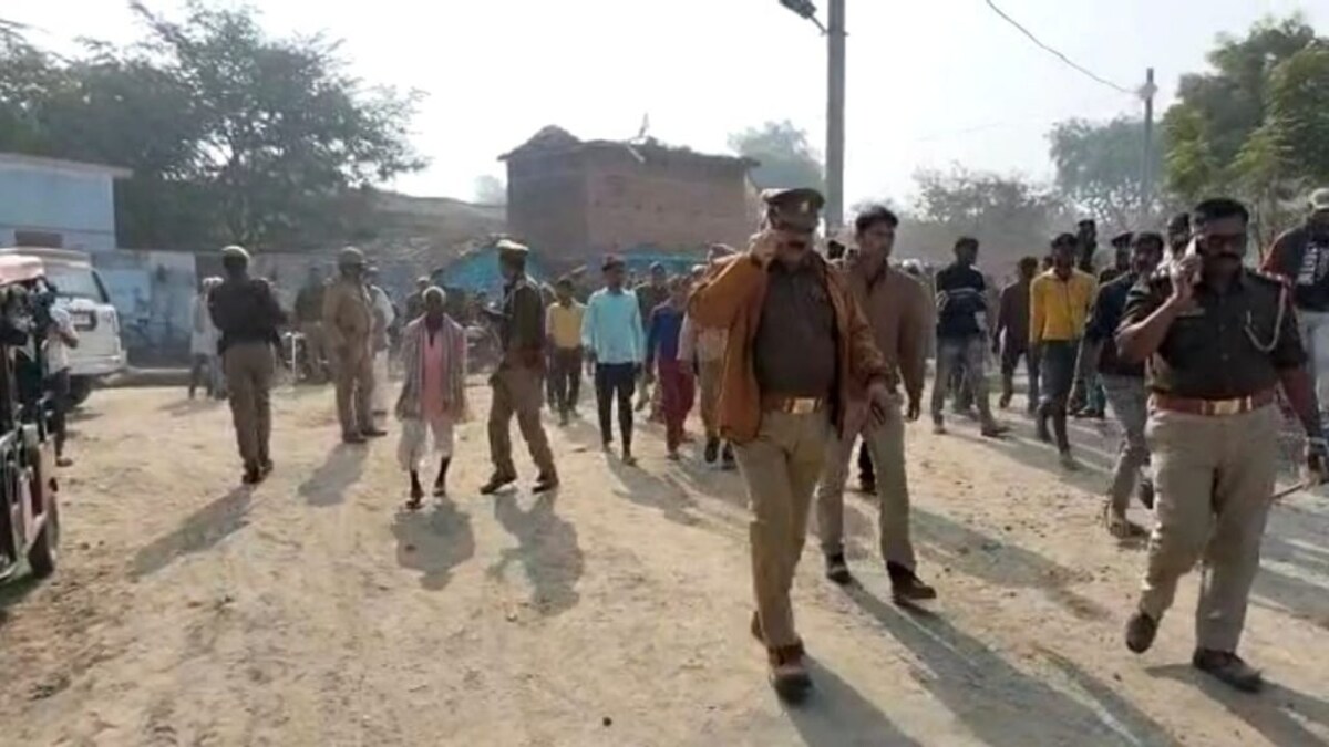 महोबा: घर के बाहर खेल रही थी मासूम, अचानक आए ओवरलोड ट्रक ने कुचल दिया, हुई दर्दनाक मौत UP Tak