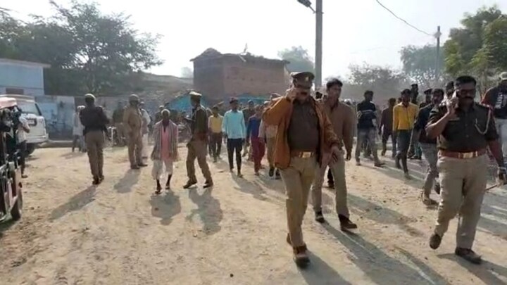 महोबा: घर के बाहर खेल रही थी मासूम, अचानक आए ओवरलोड ट्रक ने कुचल दिया, हुई दर्दनाक मौत UP Tak