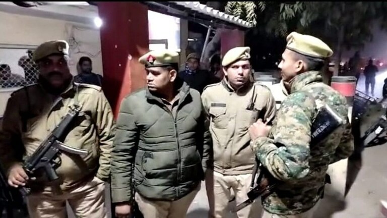 बरेली: बदमाशों ने पुलिस चौकी में घुसकर कर दी फायरिंग, सिपाही को लगी गोली, मचा हड़कंप UP Tak