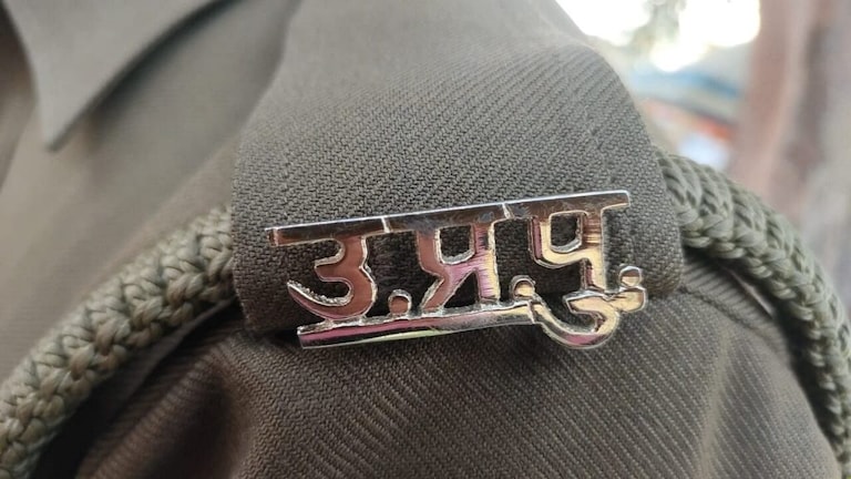 प्रयागराज: सरकारी कर्मचारी को कॉल गर्ल से इश्क करना पड़ा महंगा, खानी पड़ी जेल की हवा UP Tak