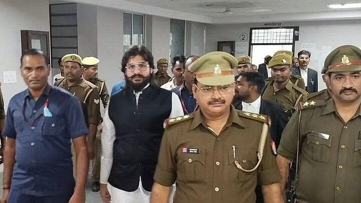 गाजीपुर: मुख्तार अंसारी के बेटे अब्बास पर कसा गया शिकंजा, पुलिस ने खोली क्राइम हिस्ट्रीशीट UP Tak
