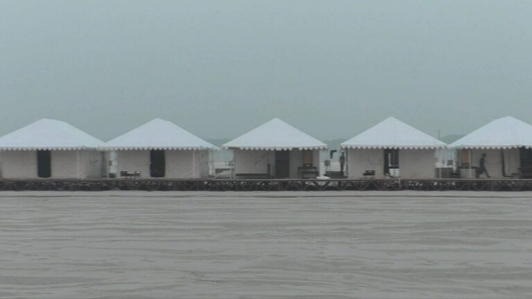 वाराणसी टेंट सिटी में होटल जैसी सुविधा, इतना है एक रात का किराया, ऐसे कर सकते हैं बुकिंग UP Tak