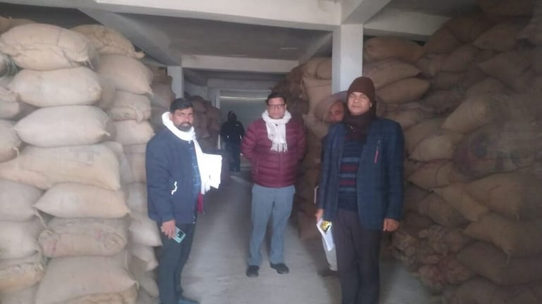 देवरिया: धान खरीद में बड़ा खेल! 16507 क्विंटल धान मिला गायब, डीएम ने यूं पकड़ा घपला UP Tak
