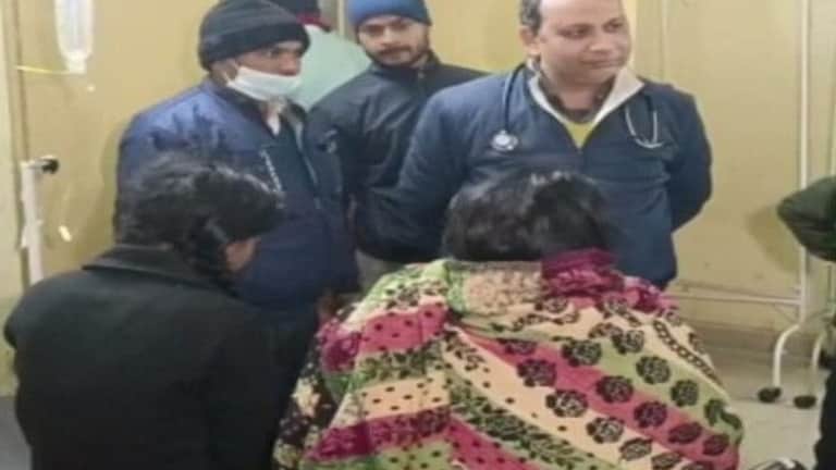 छात्र ने दिया फोन छात्रा ने नहीं लिया, नाराज प्रेमी को देख प्रेमिका ने भी खाया जहर, देखें UP Tak