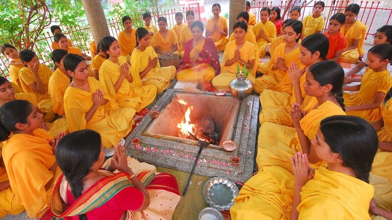 यूपी में पुरोहित कल्याण बोर्ड का गठन जल्द, सीएम योगी ने दी मंजूरी, जानें किसे होगा फायदा UpTak