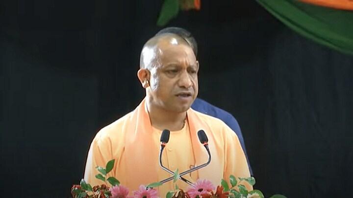 CM योगी बोले- ‘प्रत्येक युवा को फ्री स्मार्टफोन और टैबलेट देकर बनाएंगे स्मार्ट’ UP Tak