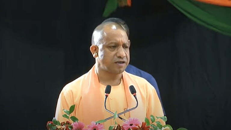 CM योगी बोले- ‘प्रत्येक युवा को फ्री स्मार्टफोन और टैबलेट देकर बनाएंगे स्मार्ट’ UP Tak