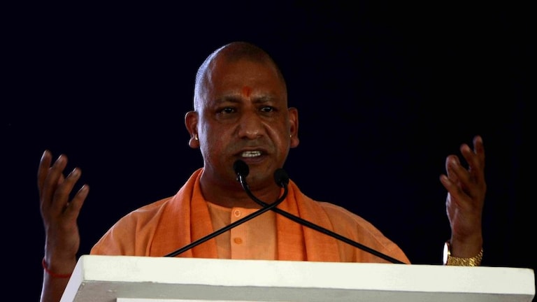 पहले की सरकारों में कोरोना संकट आया होता तो बुआ-बबुआ लापता हो गए होते: CM योगी UPTak