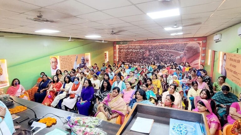 यूपी में ‘कपल मैराथन’ कराएगी बीजेपी, जानिए क्या है पूरी प्लानिंग और किसे लुभाने की कोशिश UP Tak