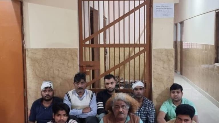 2 साल पहले आज के दिन लड़ा गया था ‘बागपत का प्रथम चाट युद्ध’, बरसी पर लोगों ने यूं लिए मजे UP Tak