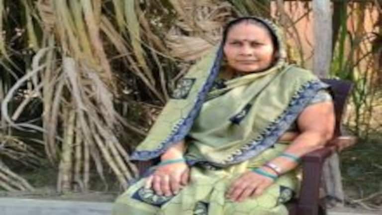 खतौली: BJP कैंडिडेट राजकुमारी से जब मिलने पहुंचे हम तो वो गाय-भैंसों को चारा खिलाती मिलीं UP Tak