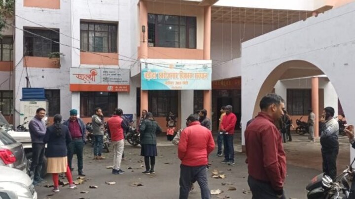 दिल्ली-NCR में भूकंप के जोरदार झटके, यूपी में भी हिली धरती, घर और दफ्तर से बाहर निकले लोग UP Tak