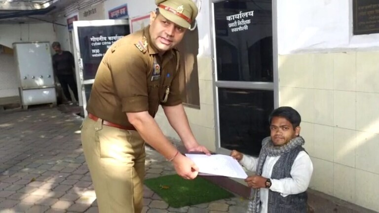 ‘मुझे लड़की नहीं मिल रही, क्योंकि…’,थाने पहुंच इस युवक ने CM से लगाई शादी कराने की गुहार UP Tak