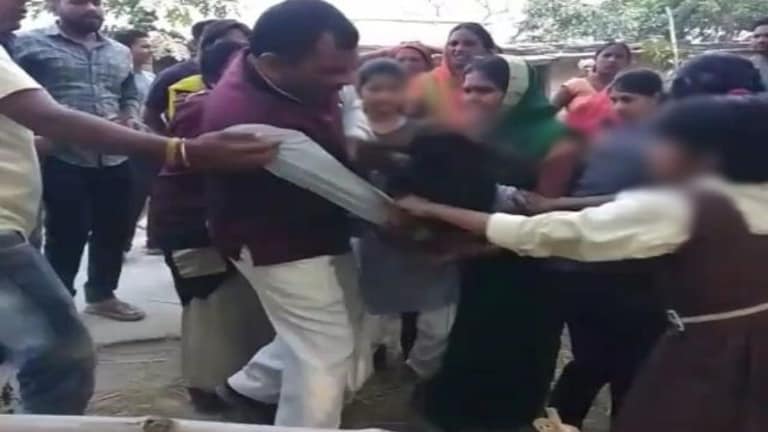 आजमगढ़: छेड़छाड़ का आरोप लगाकर टीचर की शिकायत करने पहुंची छात्रा के साथ मारपीट! Video वायरल UP Tak