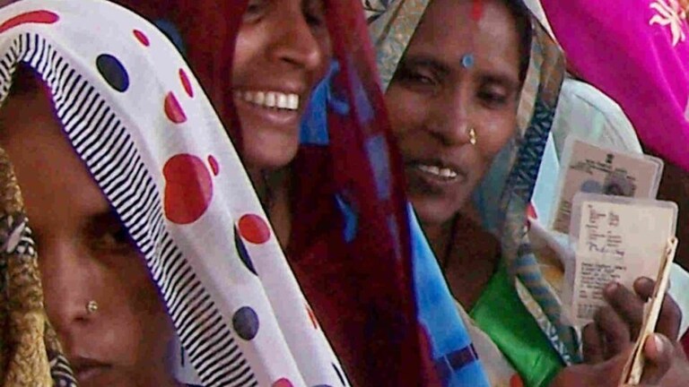 खतौली उपचुनाव में BJP उम्मीदवार के पति विक्रम सैनी को सिक्कों से तौला गया, देखें तस्वीर UP Tak