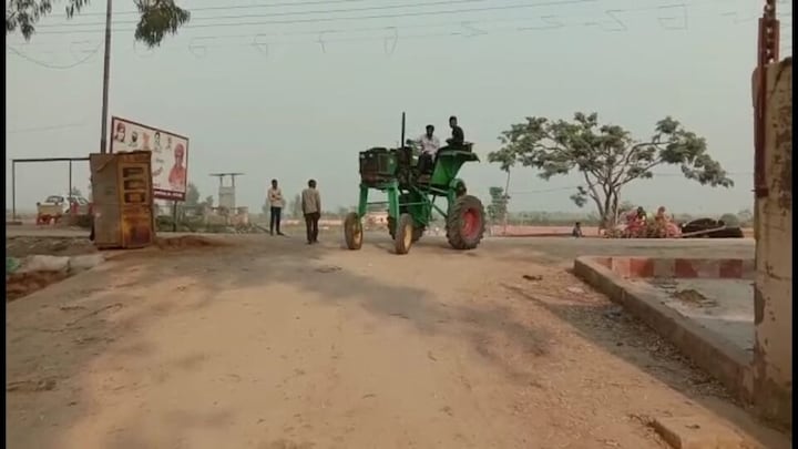 मुजफ्फरनगर में किसान ने जुगाड़ से बनाया 10 फीट ऊंचा मॉडिफाई ट्रैक्टर, करता है ये सारे काम UP Tak