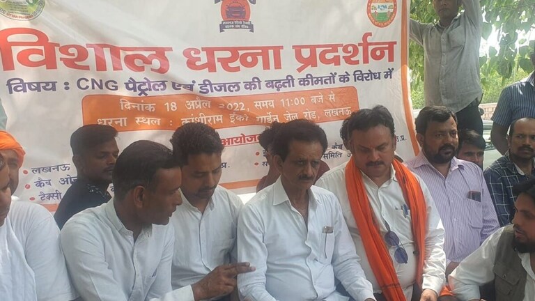 लखनऊ: ओला-उबर के ड्राइवरों ने किया हड़ताल, रखी ये मांगें, यात्री हुए परेशान UP Tak