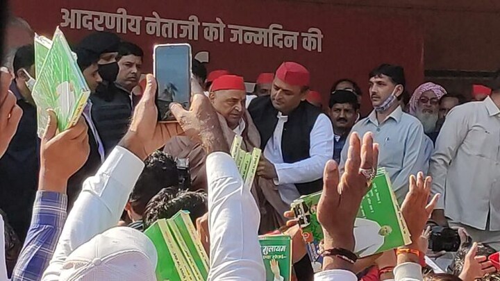 ‘तेरी अलग है सबसे यहां बात मुलायम’, अखिलेश ने यूं मनवाया पिता का जन्मदिन, देखें तस्वीरें UP Tak