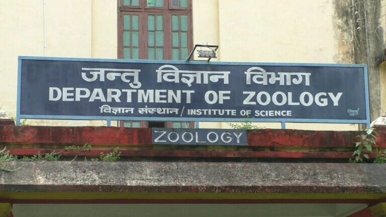 BHU के वैज्ञानिक का दावा, ‘कोरोना का ओमीक्रॉन वैरिएंट भारतीयों के लिए घातक नहीं’, जानें UP Tak