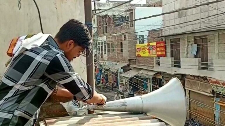 नोएडा में लाउडस्पीकर को लेकर सैकड़ों धार्मिक स्थलों को नोटिस जारी, ये निर्देश दिए गए UP Tak