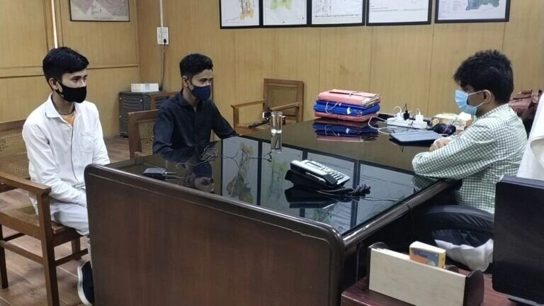 वायरल रनिंग बॉय प्रदीप की मदद के लिए UP सरकार ने बढ़ाया हाथ, DM ने की मुलाकात UP Tak