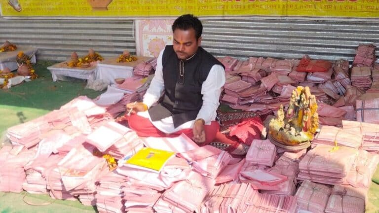 ‘आस्था की नगरी में श्रद्धा का बैंक’, यहां डॉलर-रुपये की जगह जमा होती है राम नाम की पूंजी UP Tak